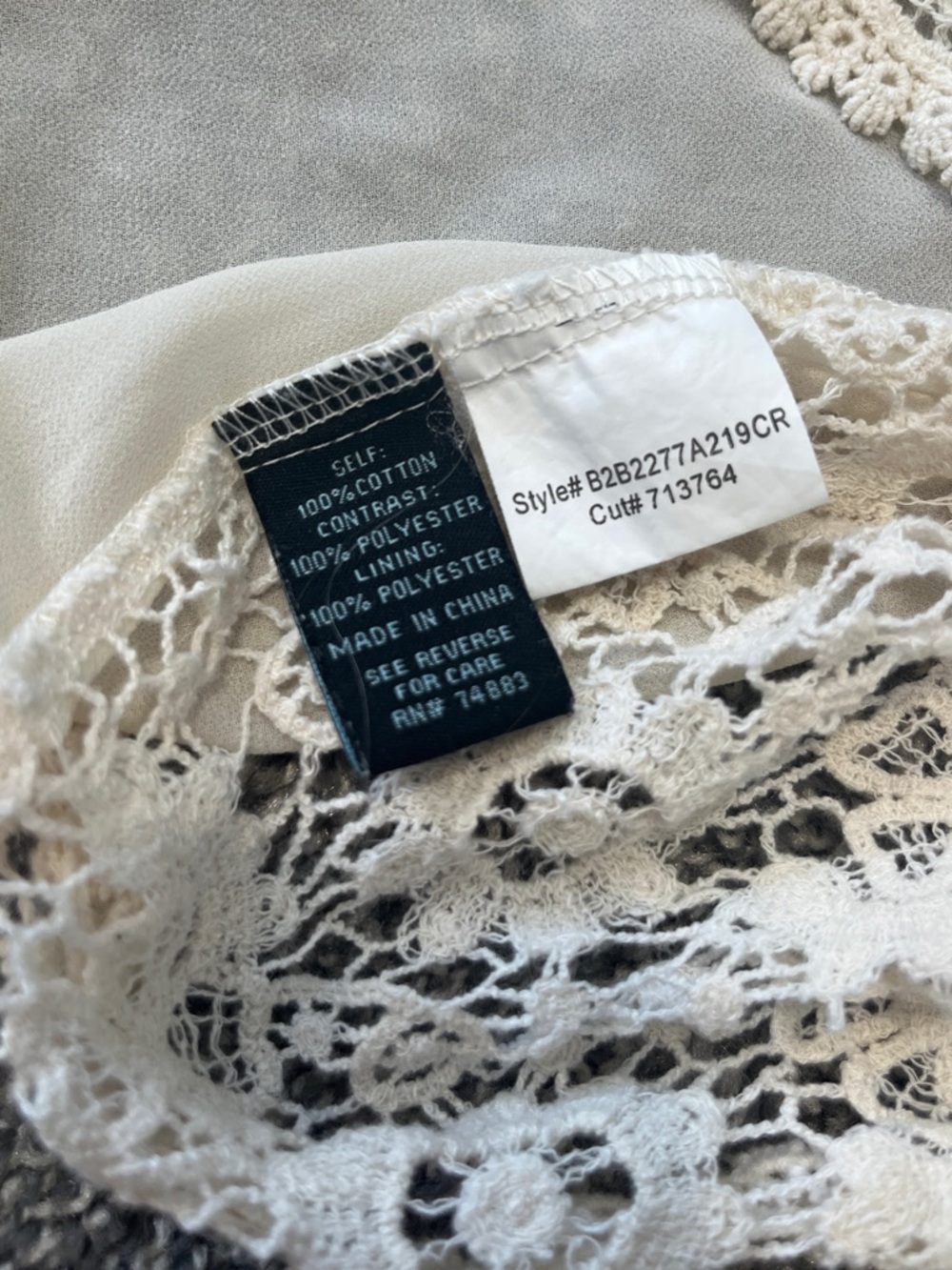 Cynthia Rowley Cream Crochet Lace V-Neck Top Size XL - Picture 8 of 8